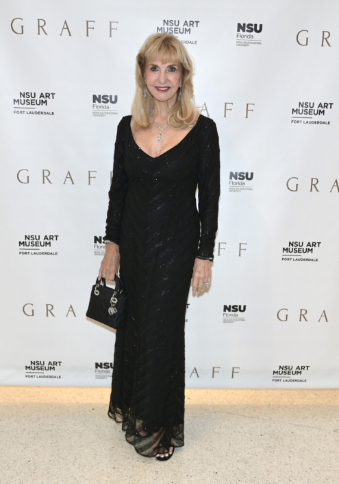 MH1 5467 Julie Strauch